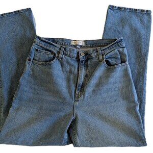 Abercrombie & Fitch Women's 90s Straight Ultra High-Rise Jeans. Size 31/12